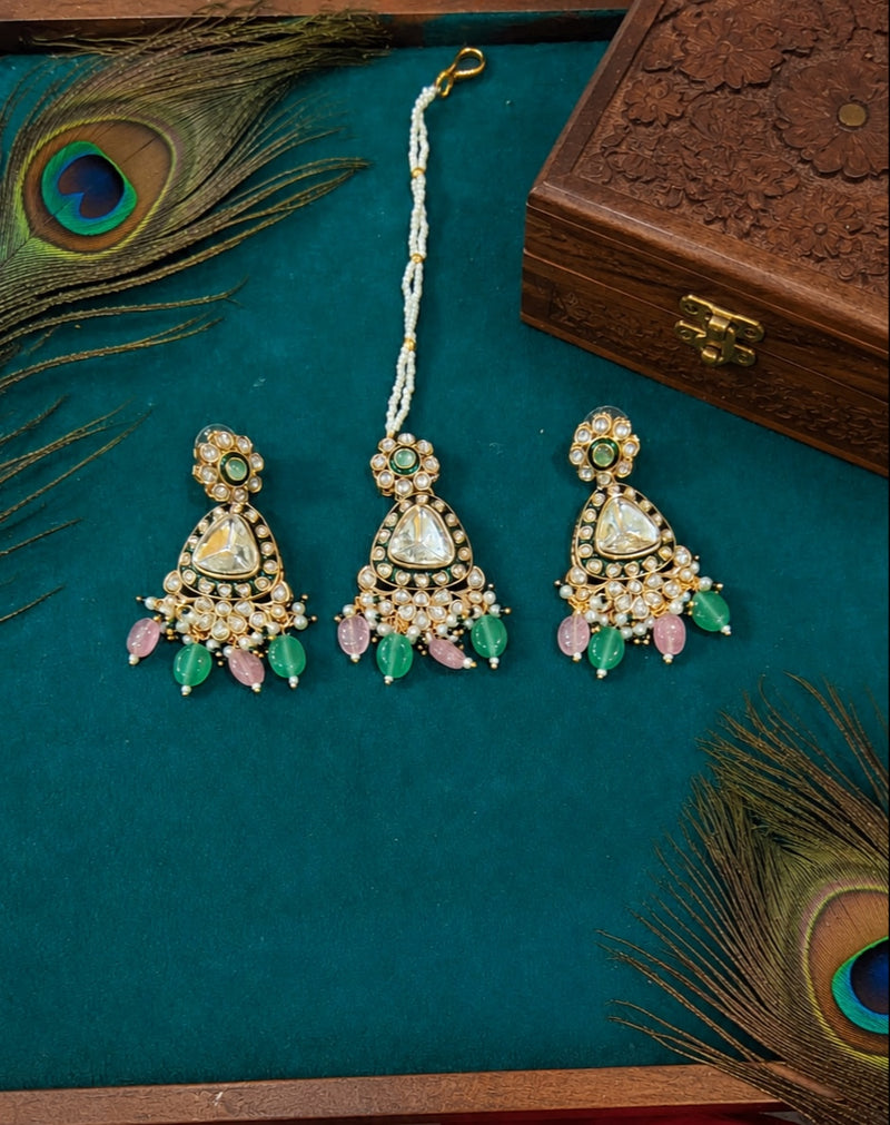 Traditional Kundan Earrings & Maang Tikka