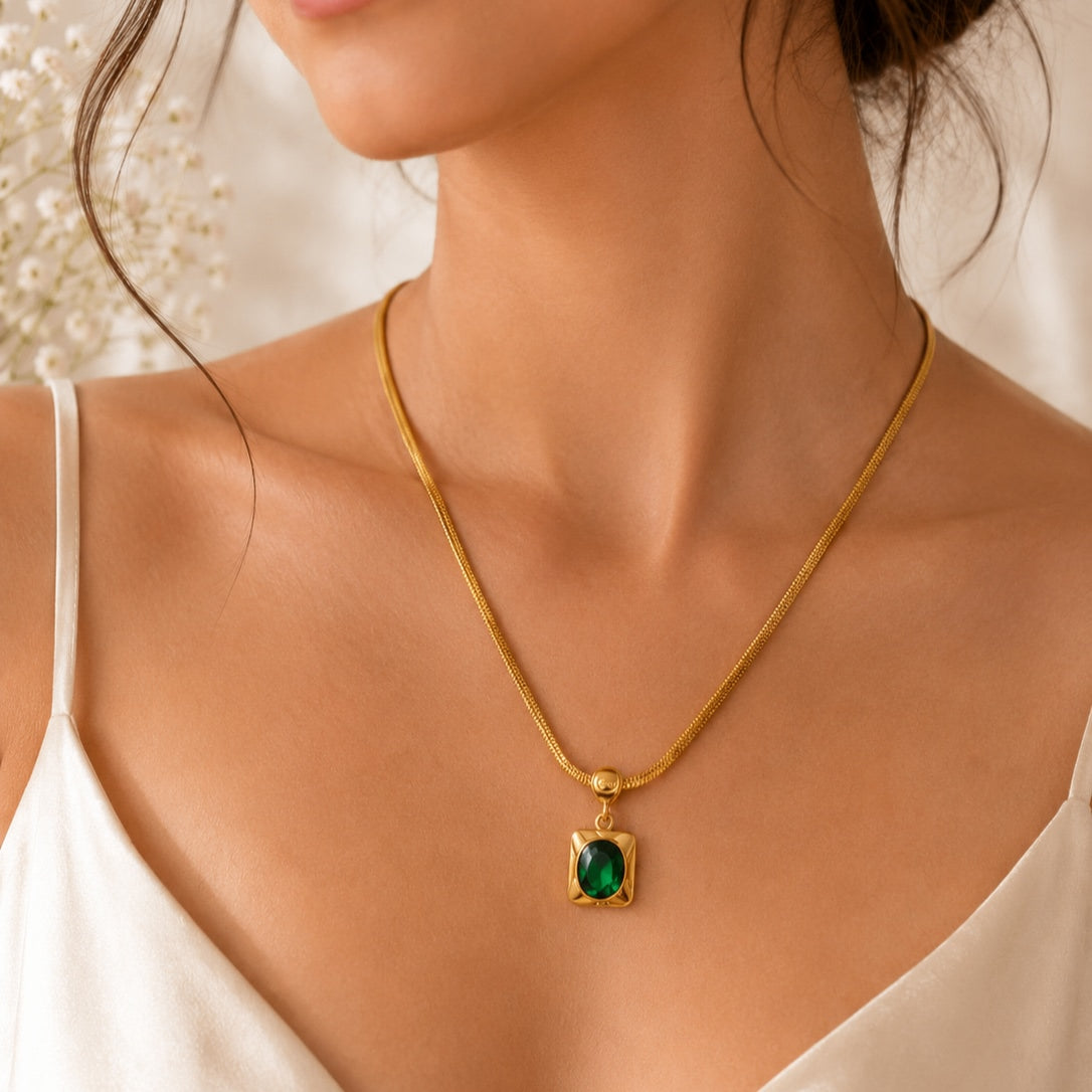 Emerald Green Snake Chain Pendant Necklace