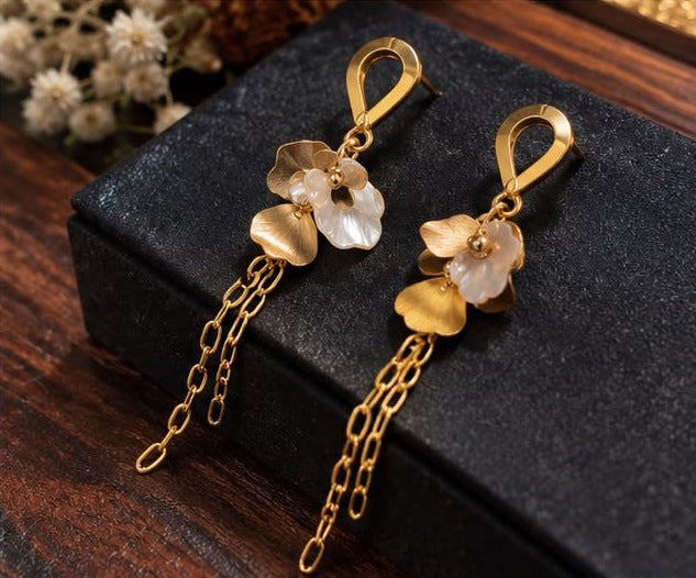 Shell Petal Chain Tassel Earrings