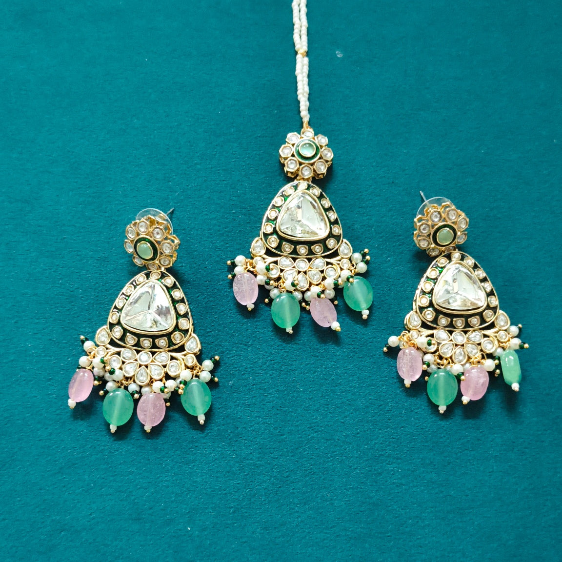 Traditional Kundan Earrings & Maang Tikka
